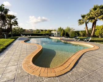 Holiday homes on property with vines and collective pool near the Praia da Luz - Praia da Luz - Pool