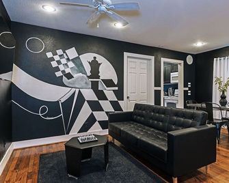 1BR The Queen's Gambit! Galleria, Medical Center - Houston - Ruang tamu