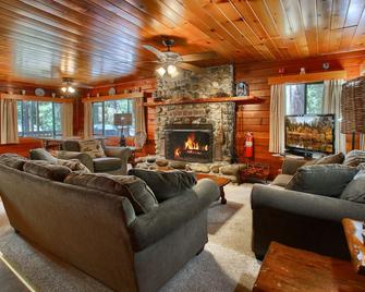 55 Deer Creek - Yosemite Valley - Living room