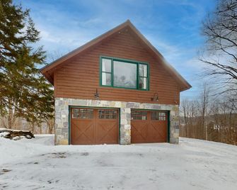 Spacious studio, dog-friendly, close to recreation, central a/c, TV, wifi - Barnard - Building