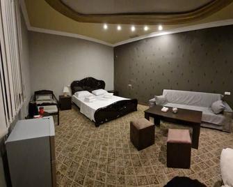 Star Zvartnots Yerevan Airport - Parakar - Bedroom