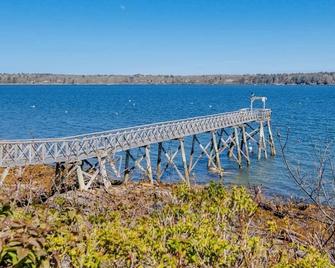 Seaside 3 bedroom Maine cottage with stunning ocean views! - Yarmouth - Beach