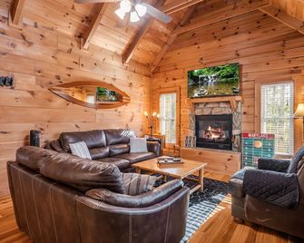 Cozy Carolina Private Cabin With Firepit - Rutherfordton - Living room