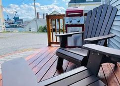 Coastal Cottage - Porch, Grill, Walk to Portsmouth - Kittery - Patio