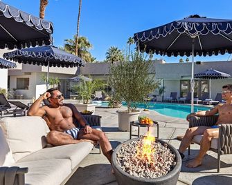 Casa Oliver Hotel & Resort - A Men's Clothing Optional Resort in Palm Springs - Palm Springs