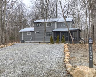 Embrace Nature in this Cozy Cabin with Fire Pit in Monteagle, Tennessee - Monteagle - Gebäude