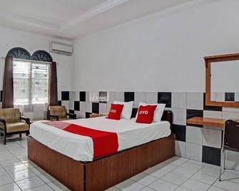 OYO 92579 Hotel Mutiara - Pematangsiantar - Bedroom