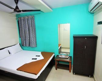 Kalina Residency - Mumbai - Bedroom