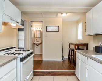 Patio Charm - Shreveport - Kitchen