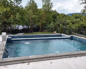 Lan Lay Resort - Khlong Yai - Pool