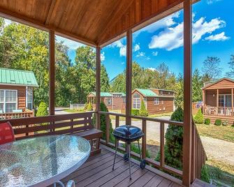Maggie Valley Cabin Rentals - Maggie Valley - Balcony