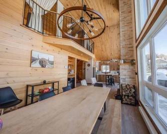 Chalet Du Sommet- Pet Friendly- Spa- St-CÔme - Saint-Côme - Dining room