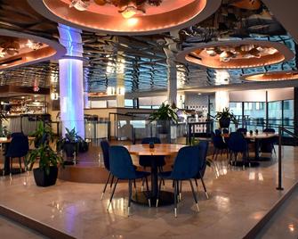 فورت بونتشارترين ديترويت، إيه ويندام هوتل - ديترويت - مطعم