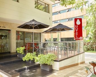 佐納A酒店 - 麥德林