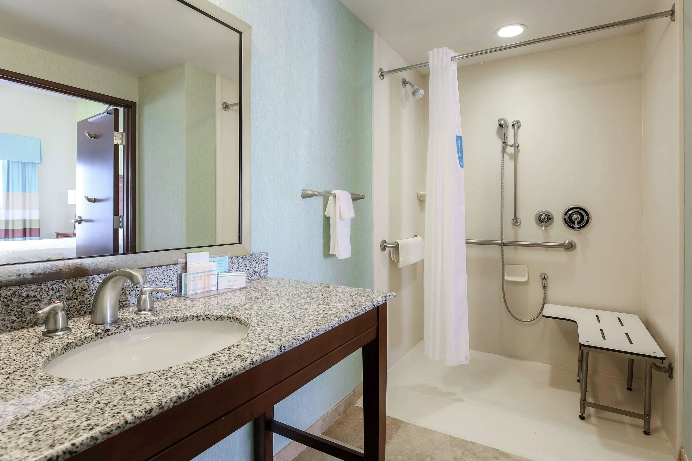 Bathroom view of Hampton Inn & Suites Wheeling-The Highlands