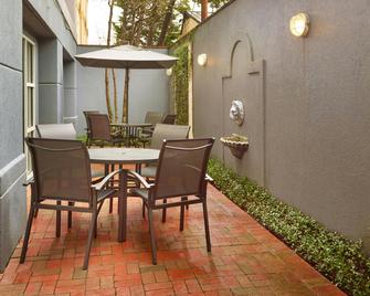 Fairfield Inn & Suites by Marriott Atlanta/Buckhead - אטלנטה - פטיו