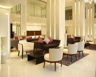 Ramada by Wyndham Colombo - Colombo - Lounge