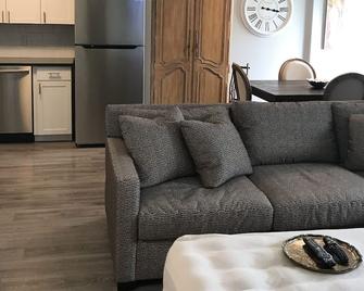 One Bedroom Condo With Amazing View Of The St.Clair River - Sarnia - Living room