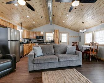 Pine Cottage-start your Endless Mt. adventure here - Galeton - Sala de estar
