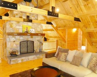 Bear's Paw Lodge - Rustic Mountain Escape - Huntingdon - Obývací pokoj