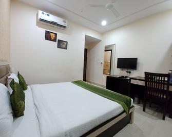 Blueberry Inn - Raipur - Bedroom