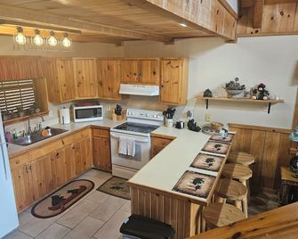 Mtn Views/Hot Tub/Private Deck! - Oldham - Cocina