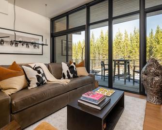 215 LakeLodge by Moonlight Basin Lodging - Big Sky - Living room