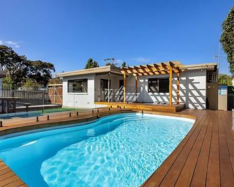Illyria with Pool Spa and Relaxation - Rye - Pool