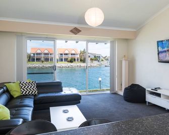 1/26 Northpoint Waterfront Unit - Port Lincoln - Wohnzimmer