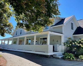 Entire private residential home close to Acadia - Trenton - Gebouw