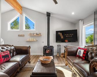 Alpine Bliss | Beach Access | Sauna | Fireplace - Windermere - Living room