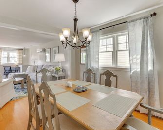 Walk to Beaches Sunny East Haven Home Wi - East Haven