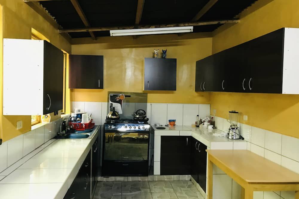 Hospedaje Roly - Yanque - Kitchen