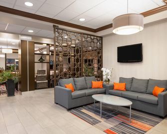 Waterloo Suites Hotel, Trademark Collection by Wyndham - Waterloo - Lobby