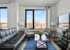 Luxury Studio 30 Mins to Manhattan Evonify - Elizabeth - Living room