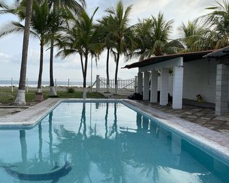 Beach Front House Costa Azul - Sonsonate - Piscina