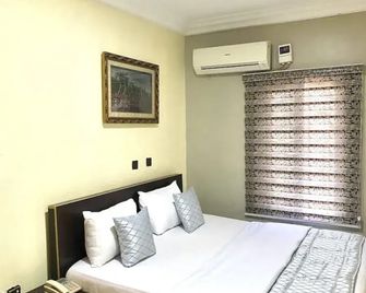 Nue-Crest Hotels & Suites - Enugu - Habitación
