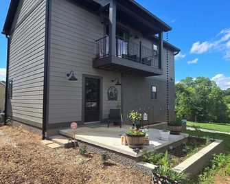 Charming 1-bedroom farmhouse in marvelous Seneca with WiFi, AC - Seneca - Gebäude