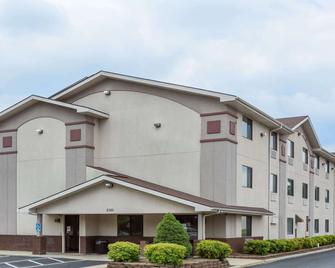 Super 8 by Wyndham Danville VA - Danville - Gebäude