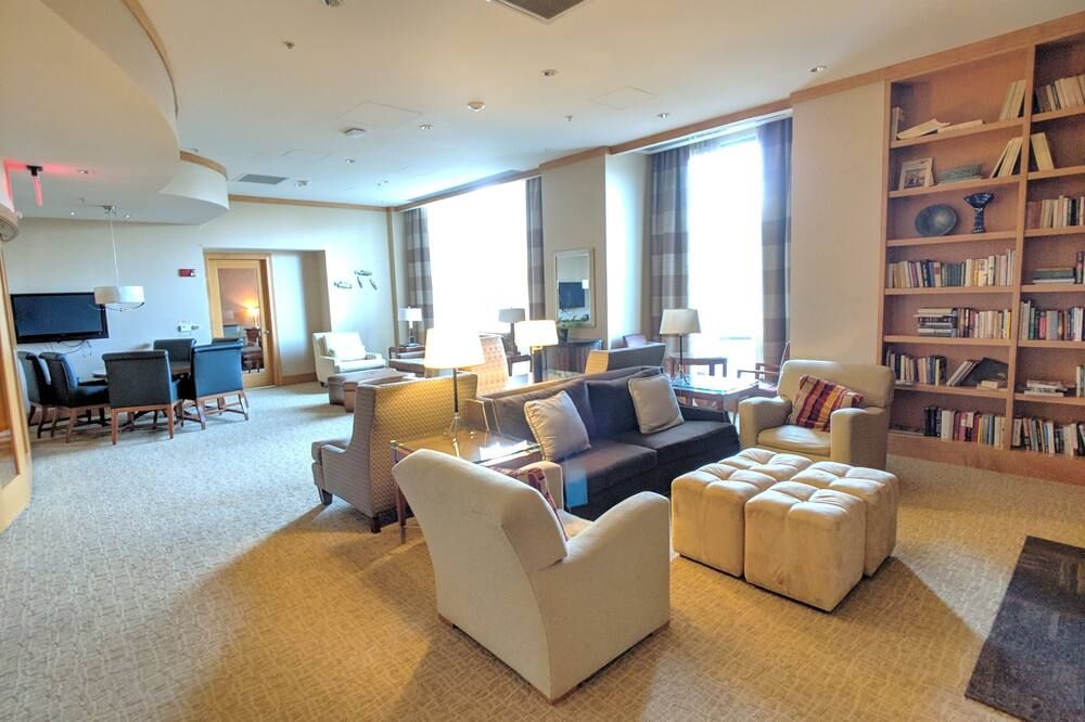 Large 1 Bedroom Apartment by MGH, Modern Building in Safe and Quite Neighborhood - Boston - Lounge