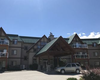 Amazing lake view, steps to Kinsmen Beach & Invermere restaurants & amenities! - Invermere - Gebäude