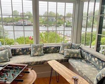 The Chester House, oceanside in the village, private wharf - Chester - Living room