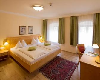 Hotel Zum Schwarzen Bären - Emmersdorf - Bedroom