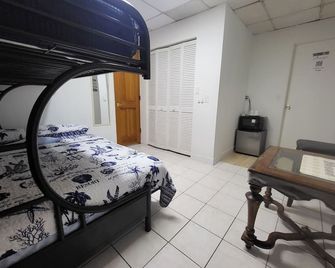 Affordable bedroom with private bathroom in Miami, Little Havana C3 - מיאמי - חדר שינה