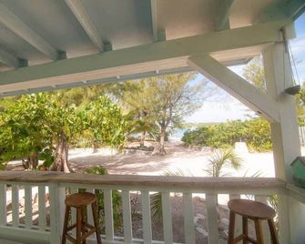 Beachside Cottage in Abaco, Little Harbour - Cherokee Sound - Balkon