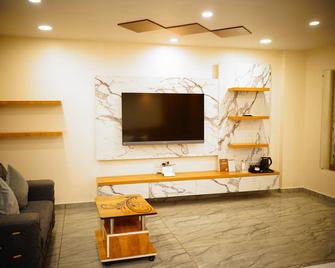 Signum Cityscape landmark Dahej - Dahej - Living room