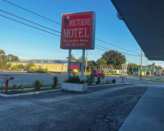 Nocturne Motel - New Smyrna Beach - Outdoor view