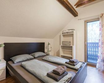 Alpine House Naturalina - Happy Rentals - Dolenja Trebuša - Habitación