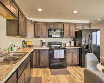 Belgrade Vacation Rental with Mountain Views! - Belgrade - Kitchen
