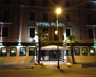 Hotel Plaza - דסנצאנו דל גארדה - בניין